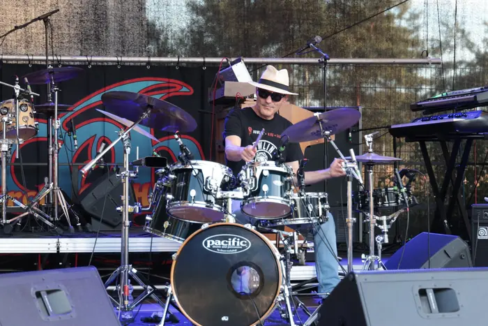Kuno Holeczek on drums
