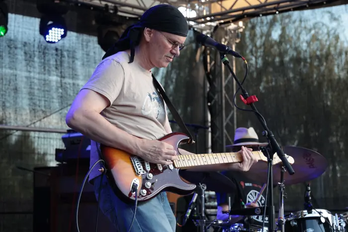 Eric Kern on guitar